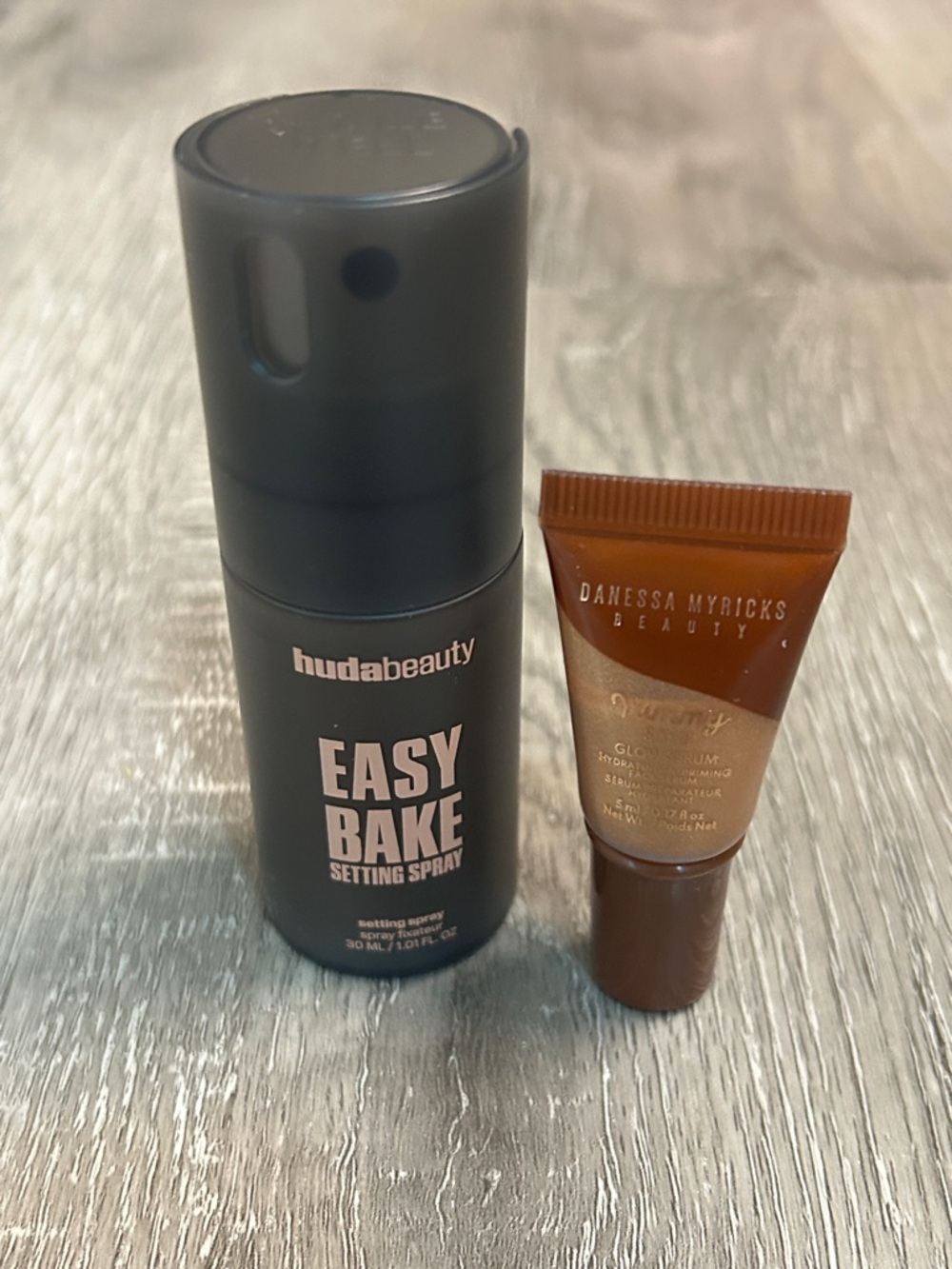 HUDA BEAUTY Mini Easy Bake Setting Spray & Mini Yummy Skin Glow Serum